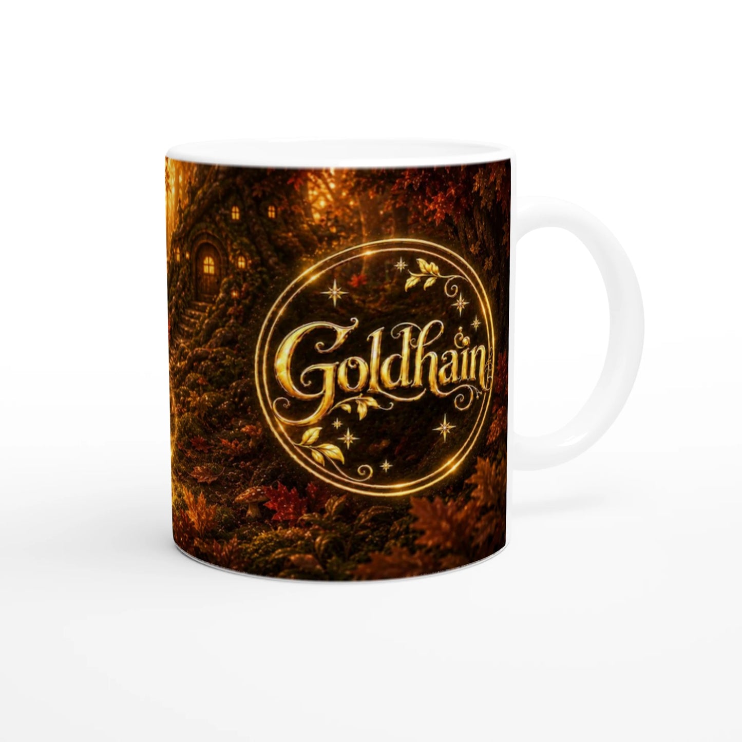 Rückseite der Goldhain Herbsttasse Collectors Edition von Fips mit goldenem Goldhain-Badge und rotgoldenem Waldmotiv vor weißem Hintergrund. 