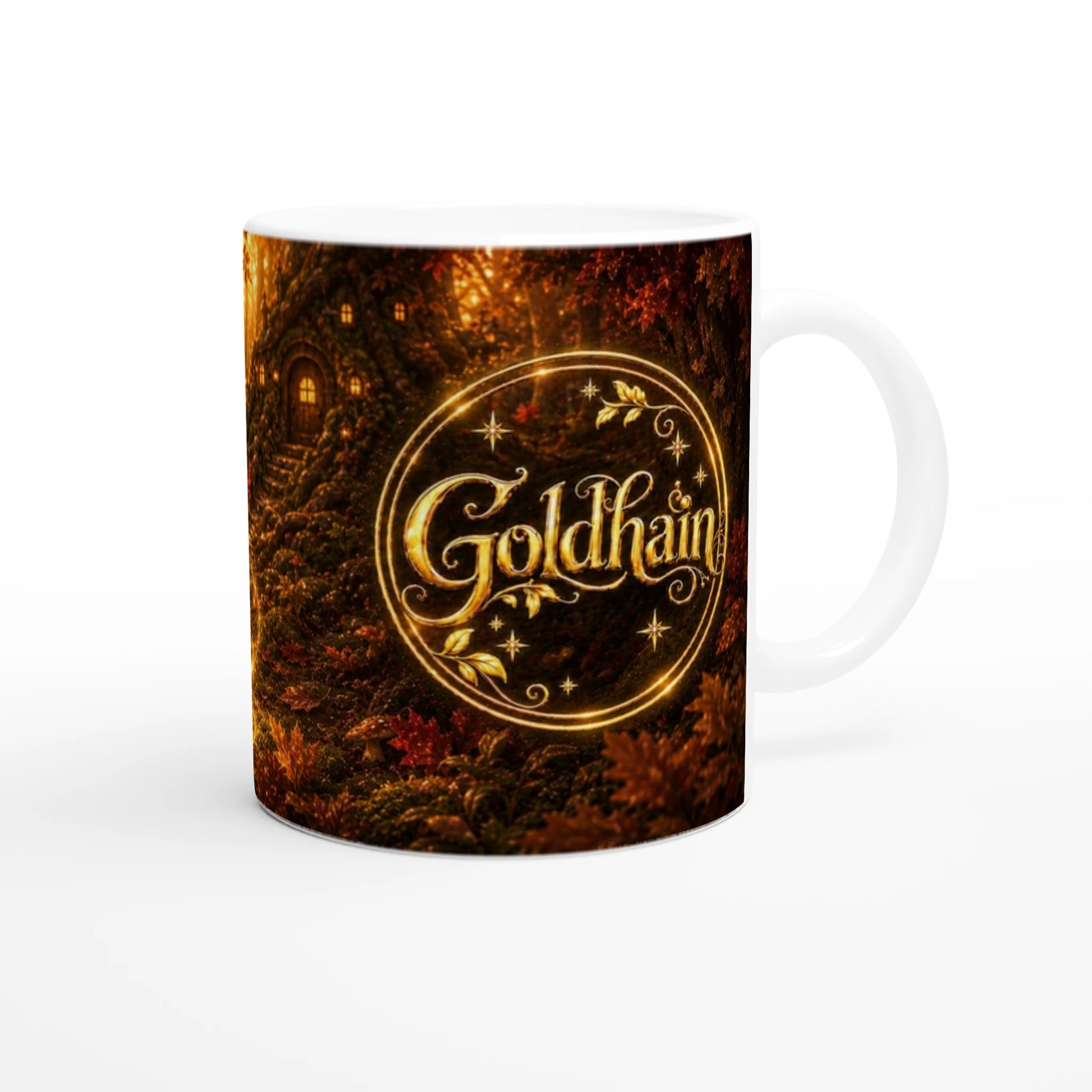 Rückseite der Goldhain Herbsttasse Collectors Edition von Fips mit goldenem Goldhain-Badge und rotgoldenem Waldmotiv vor weißem Hintergrund. 
