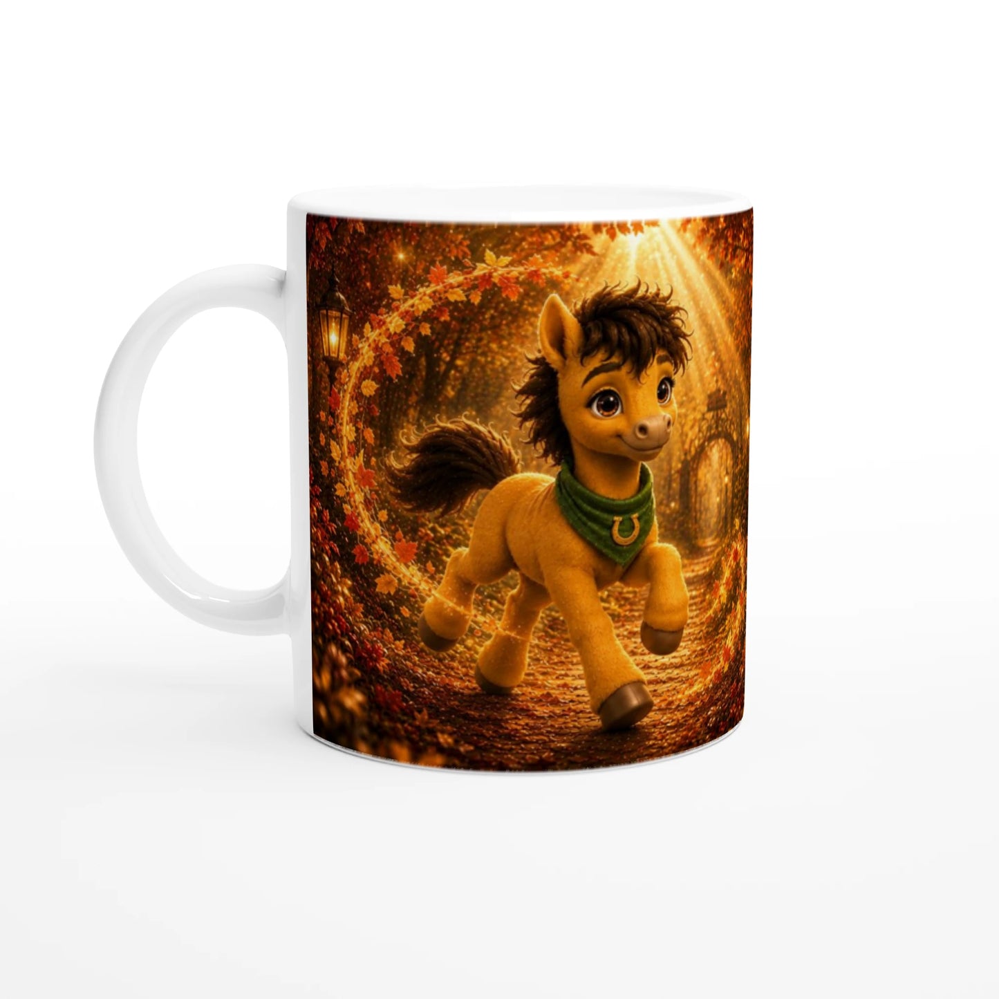 Goldhain Herbsttasse Collectors Edition mit Milo im leuchtenden rotgoldenen Herbstwald, gezeigt vor weißem Hintergrund 