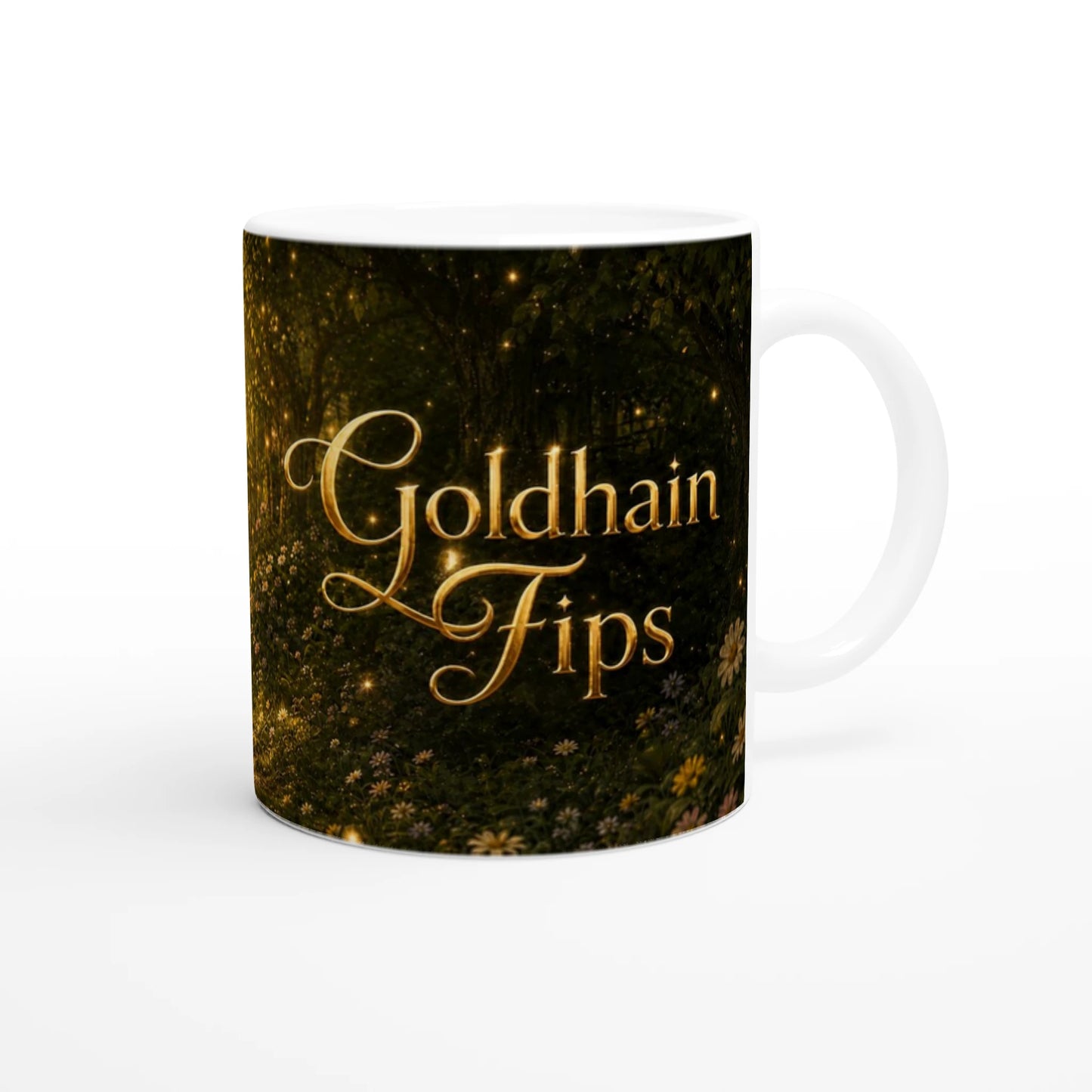 Rückseite der Fips Goldhain Tasse mit goldenem Schriftzug und kleinen Blumen im magischen Wald.