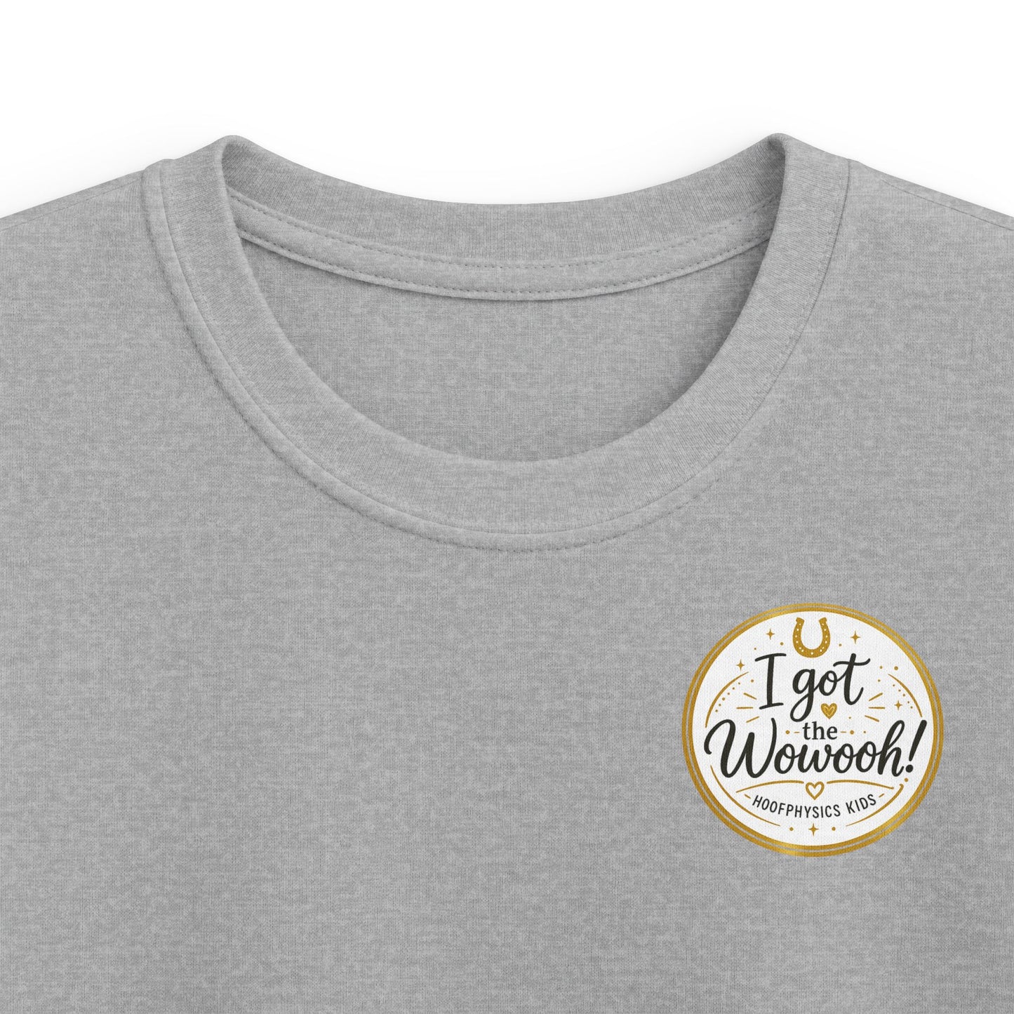 Detailaufnahme des "I got the Wowooh!" Logos auf einem grauen Hoofphysics Kids Kinder-T-Shirt.